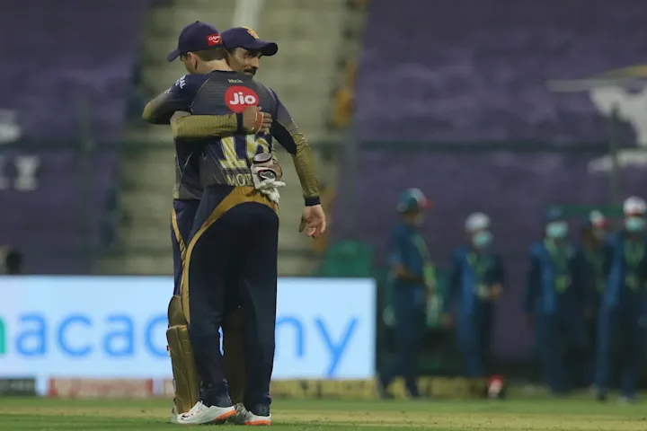 Dinesh Karthik hands over KKR captaincy to Eoin Morgan