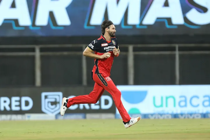 Scott Kuggeleijn replaces Kane Richardson for Royal Challengers Bangalore